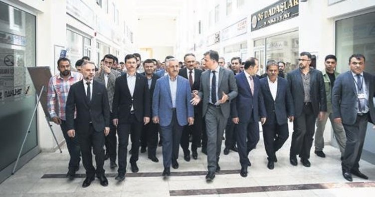 Bakan Ahmet Arslan, kamyoncuları dinledi