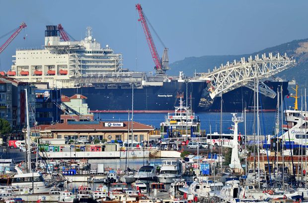 Dünyanın en büyüğü Çanakkale'den geçti