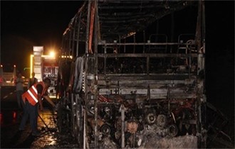 Seyir halindeki otobüs küle döndü