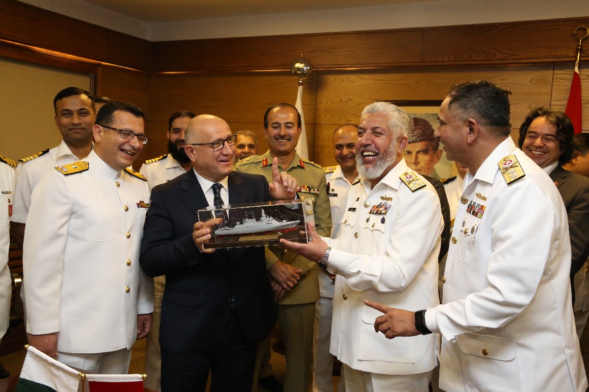 Milyar dolarlık korvet ihalesi Türkiye'nin