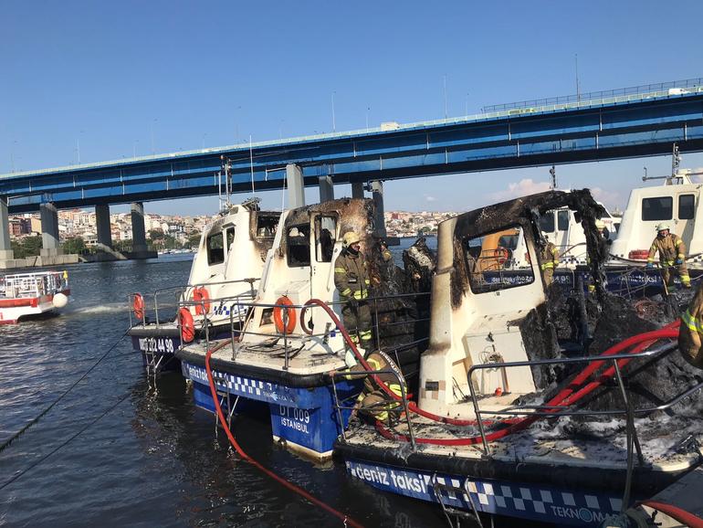 Haliç'te 3 deniz taksi küle döndü