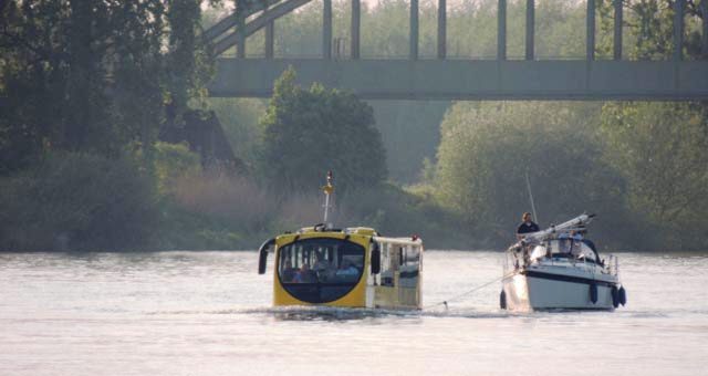 Haliç'in iki yakası yüzen otobüsle birbirine bağlanacak
