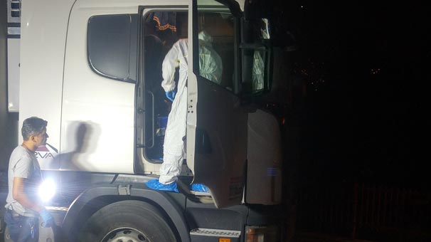 Alkollü TIR sürücüsü polisi gördü kafasına sıktı