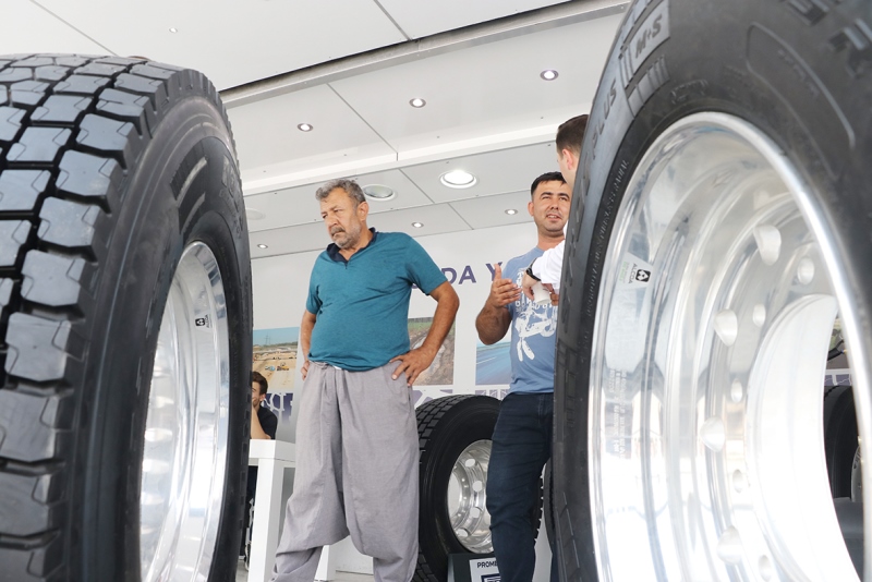 Kamyonculara doğru lastik uyarısı!