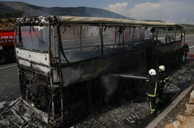 Otobüs yandı, 6 km kuyruk oluştu