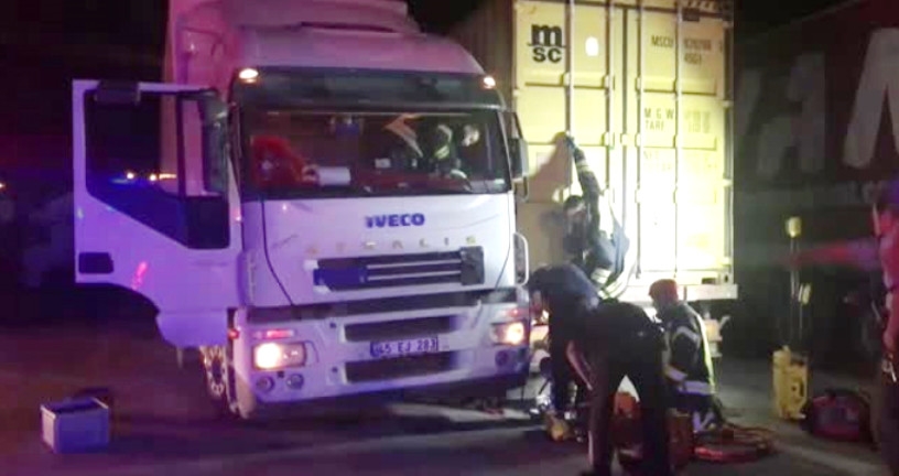 İki TIR arasında kalan sürücünün feci ölümü