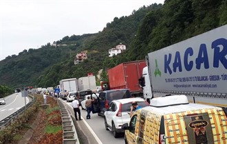 LPG tankeri duvara çarptı, Sahil Yolu kapatıldı.. Her an patlayabilir