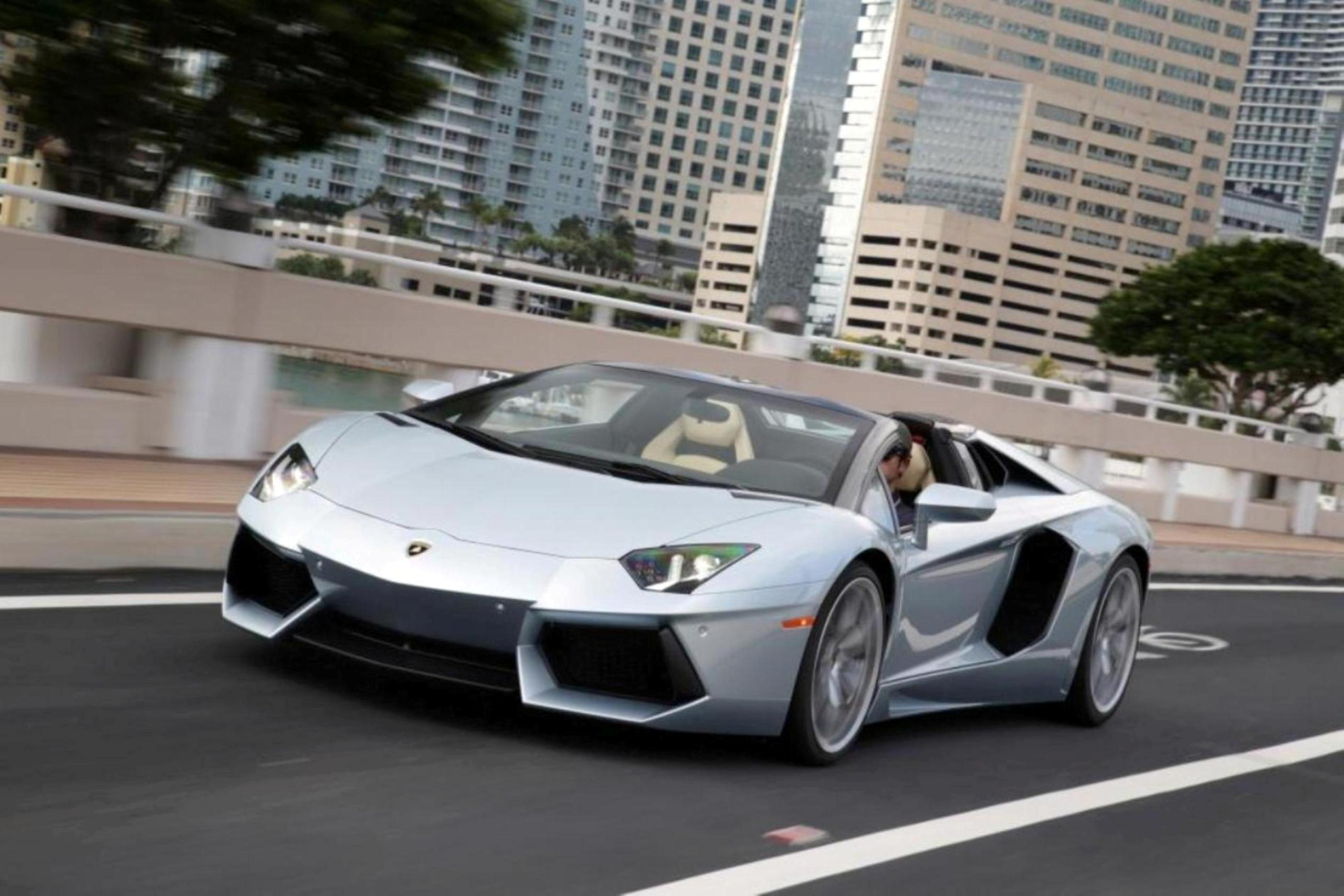 Lamborghini Aventador Roadster Pirelli’yi tercih etti