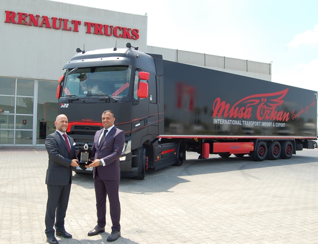 Renault Trucks'ın Yüksek Kabinli serisi Musa Özkan filosunda