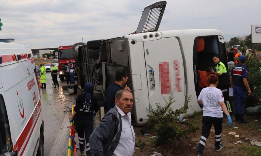 Yolcu otobüsü devrildi ölü ve yaralılar var