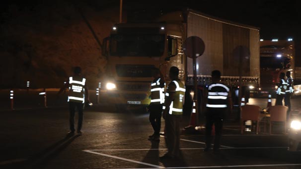 TIR'lar geceyarısından itibaren girmeye başladı