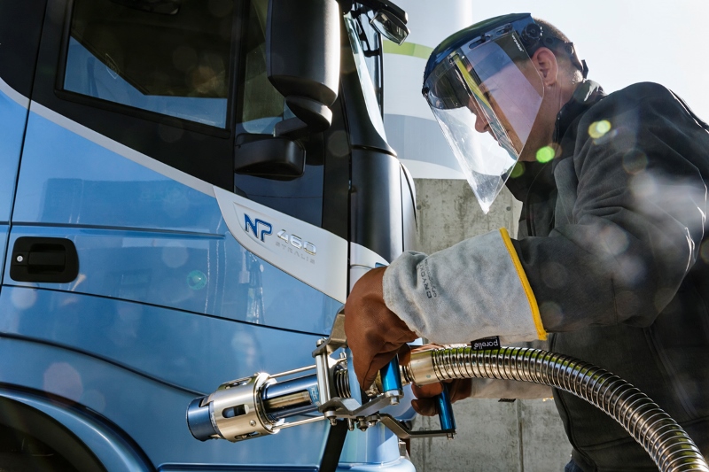 IVECO'nun LNG'li çekicisi bir dolumda 1.600 km gidiyor
