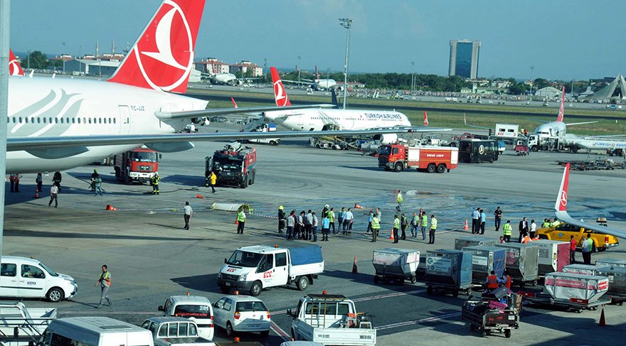 Atatürk Havalimanı'nda iki uçak çarpıştı
