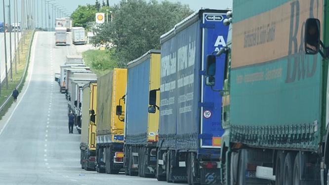 Kapıkule'de TIR kuyruğu 11 km'ye ulaştı