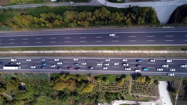 Anadolu Otoyolu'nda 30 kilometrelik araç kuyruğu