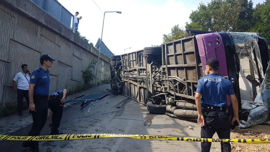 Sarıyer’de halk otobüsü devrildi