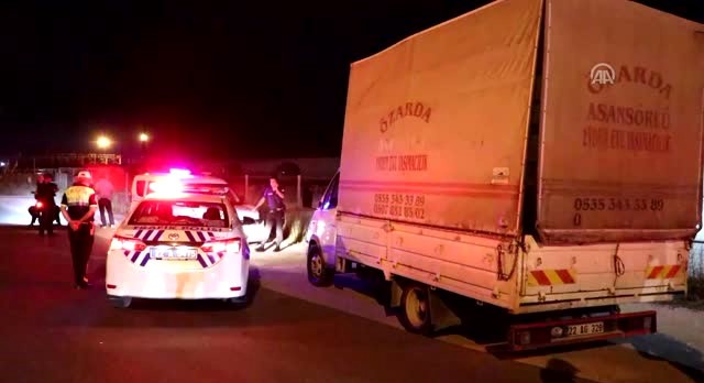 Evden eve taşımacılık kamyonetiyle göçmen kaçakçılığı