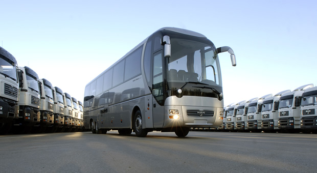 Dünyanın etrafında 50 tur attı