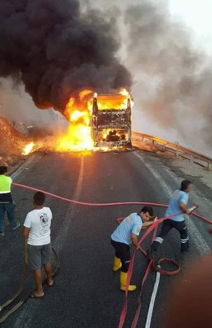 35 yolculu otobüs alev alev yandı