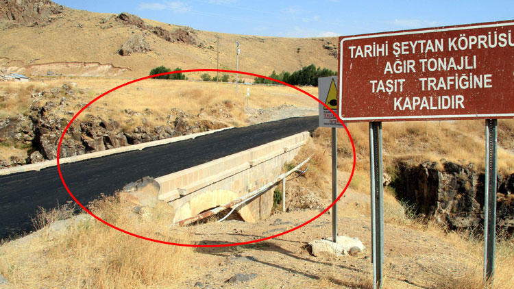 Tarihi köprüye önce asfalt döküldü, sonra söküldü