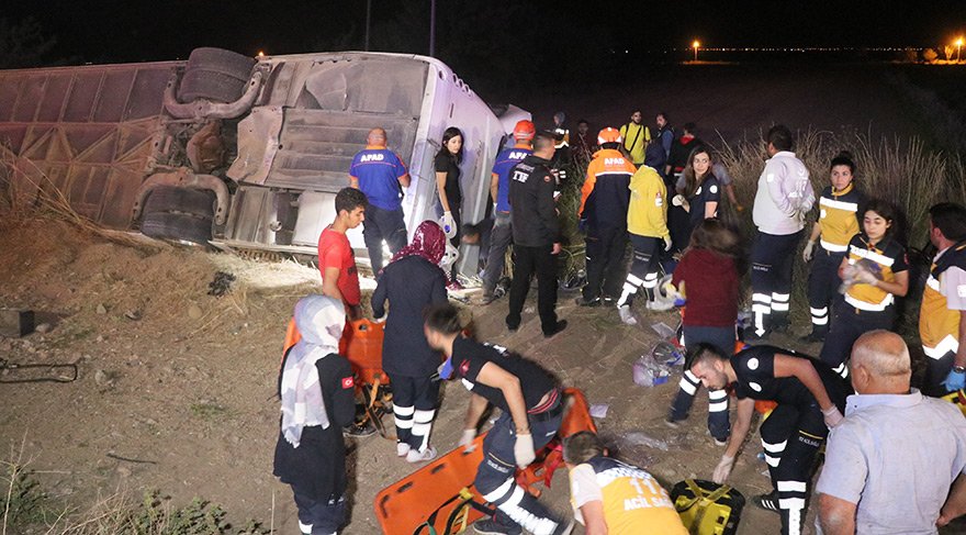 Otobüs şarampole devrildi: Çok sayıda ölü ve yaralı var