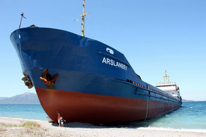 M/V ARSLANBEY, Yunanistan'da karaya oturdu