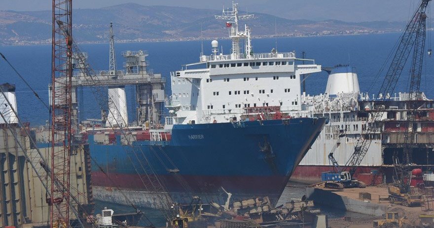 El konulan skandal gemi söküme gidiyor