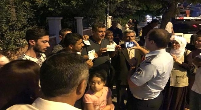 1.453 km; tek şoför, klima yok, su bile yok