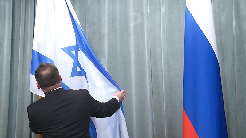 Rusya İsrail’in hava-deniz trafiğini kitledi