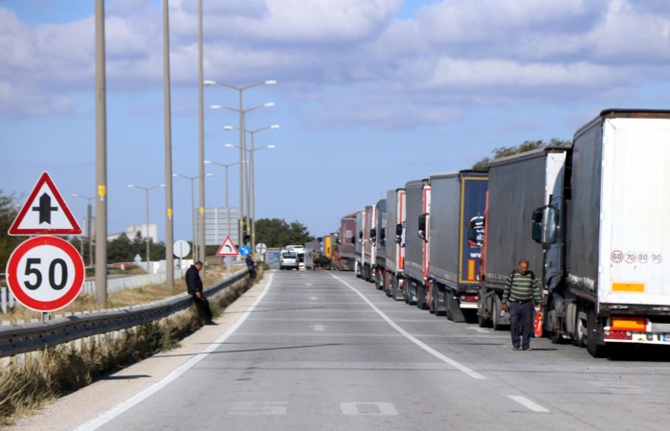 Sürücülerin TIR kuyruğu isyanı