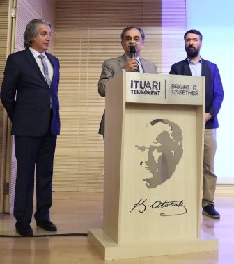 Sektör Üstün Hizmet Ödülü Hayri Baraçlı'nın