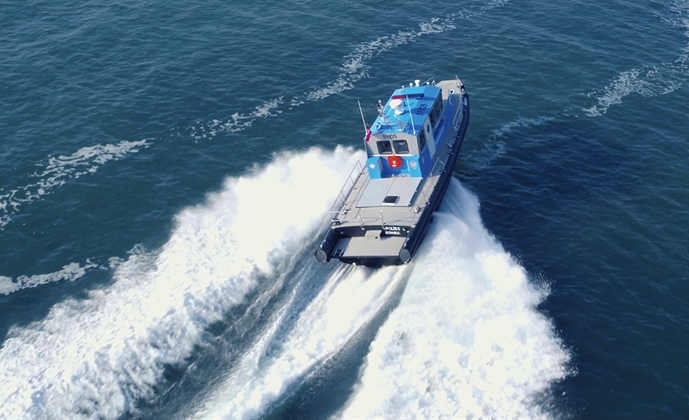 Gözüyılmaz, ilk silahlı polis botlarını teslim etti