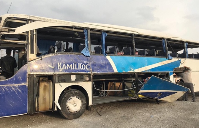 Yolcu otobüsü devrildi: Çok sayıda ölü ve yaralı var