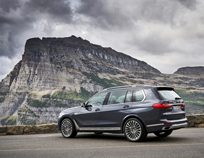 BMW’nin yeni amiral gemisi X7