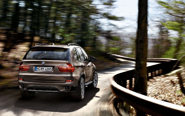 BMW 750 bin aracını geri çağırıyor