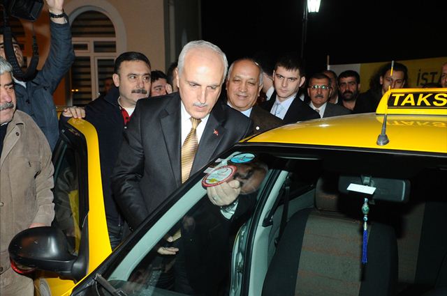 Kızılay gönüllüsü taksiciler