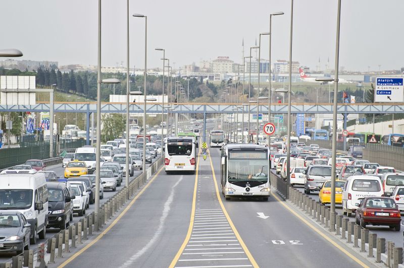 Metrobüste yolcuları dehşete düşüren olay!