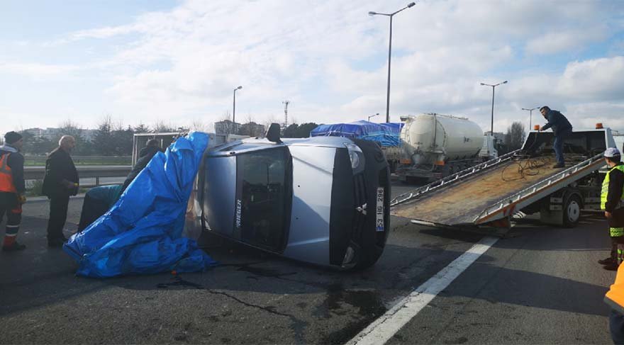 Vidanjörle kamyonet çarpıştı, TEM kilitlendi