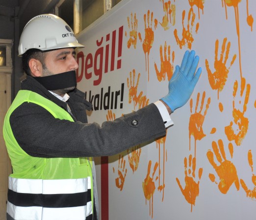 OKT Trailer çalışanları, kadına şiddete baş kaldırdı