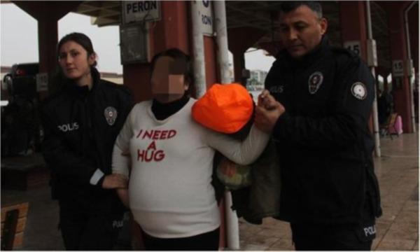 Bilet parası çıkmayınca otobüsü rehin aldı