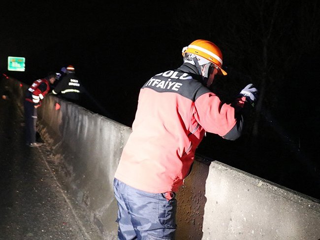 Ekipler şarampolde insan aradı