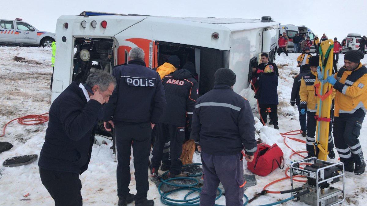 Sivas’ta yolcu otobüsleri devrildi…