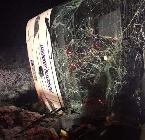 Otobüsle cenazeden dönerken, cenaze oldular