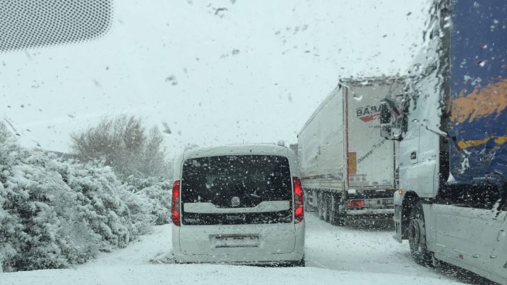 Karayolları uyardı: Kapalı yola kesinlikle girmeyin!