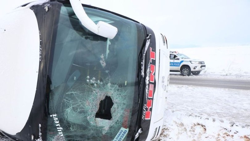 Kayseri'de yolcu otobüsü devrildi: Ambulanslar olay yerinde