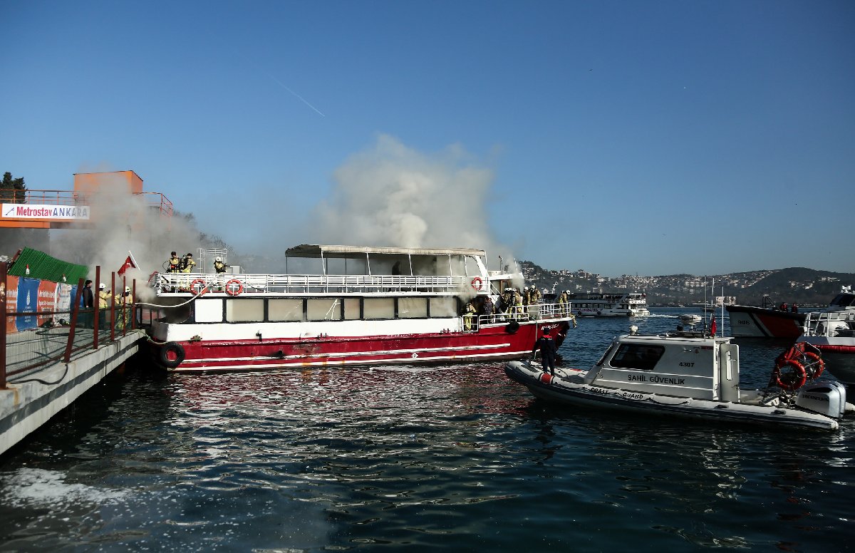 Aşiyan'da bir tur teknesinde yangın çıktı