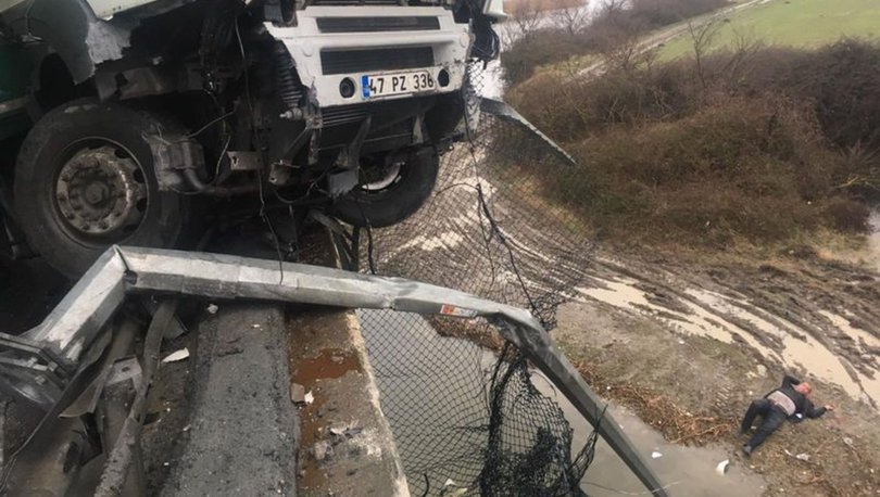 TEM'de kaza: TIR şoförü viyadükten düştü