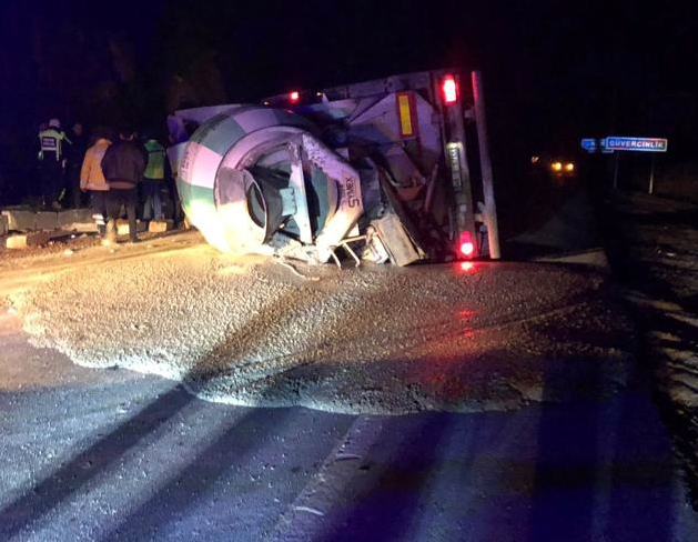 Devrilen beton mikserinin sürücüsü öldü