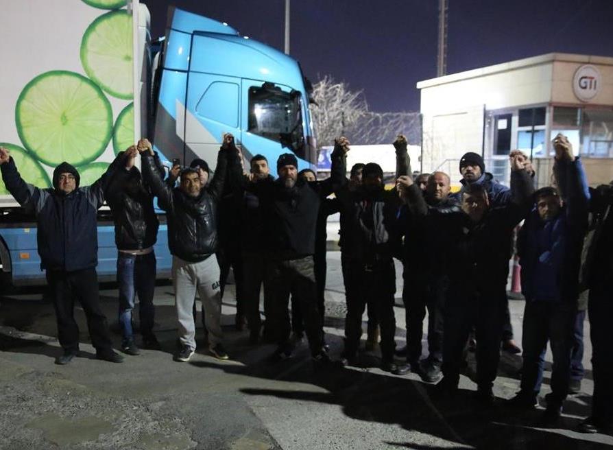 TIR sürücüleri Kapıkule'de kontak kapattı