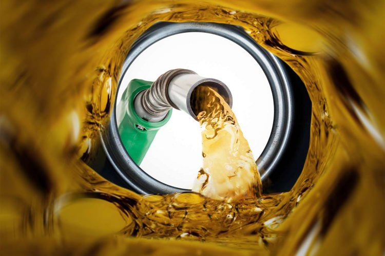 Benzin fiyatına önce bindirdiler, bugün indiriyorlar